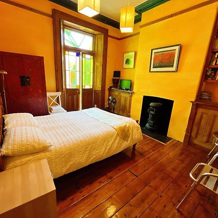 Bed and Breakfast Funky Urban Jungle à Cardiff Extérieur photo