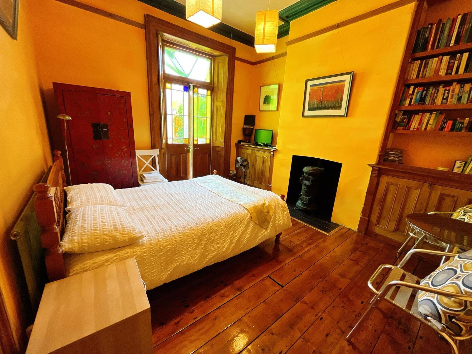 Bed and Breakfast Funky Urban Jungle à Cardiff Extérieur photo